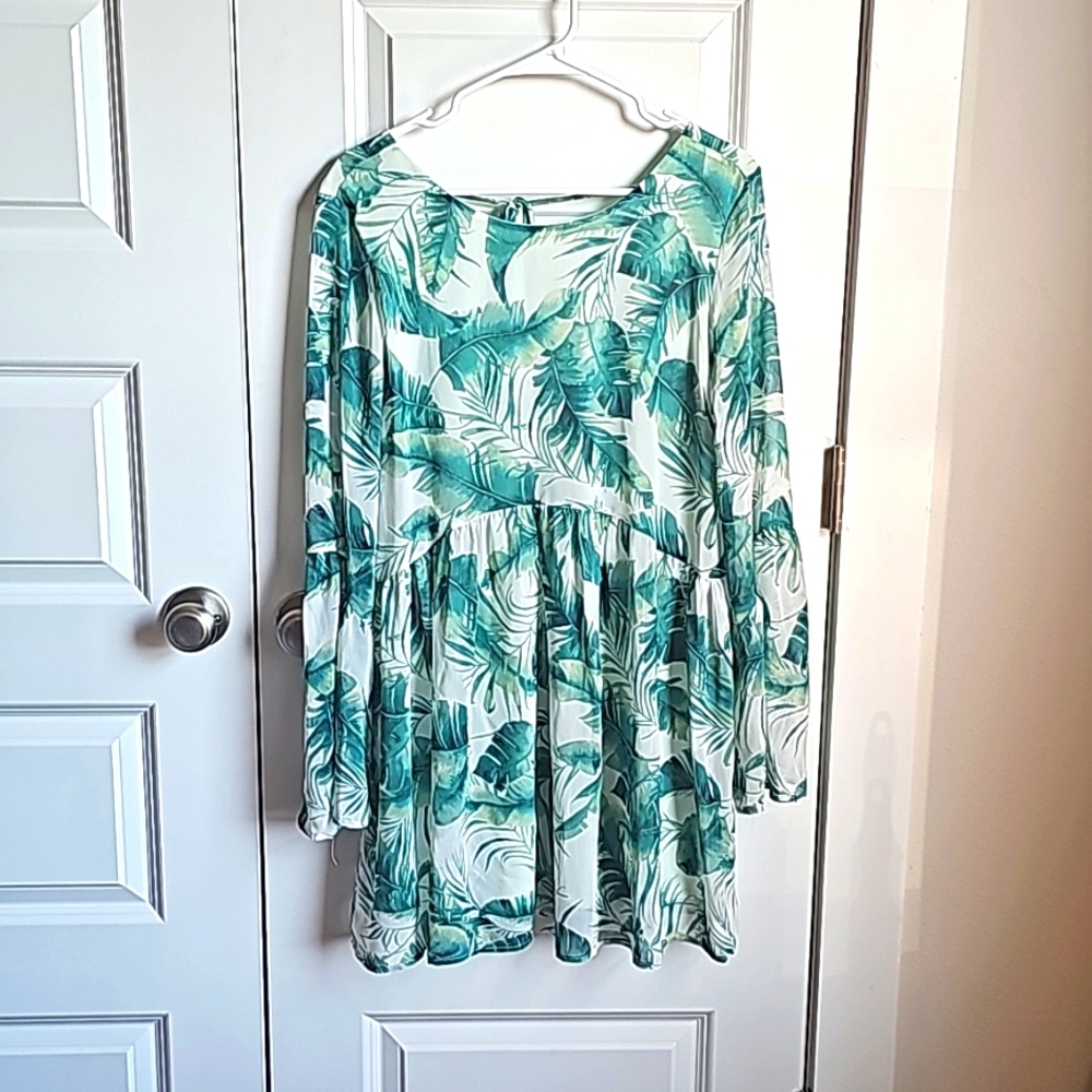 Aura Tropical Print Dress With Flare Sleeves in Women's Size Medium EUC